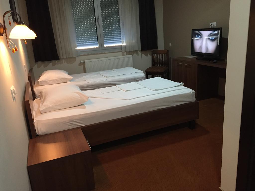 Hotel Oaza Konjic Cameră foto