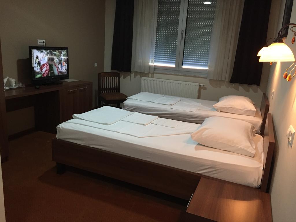 Hotel Oaza Konjic Cameră foto